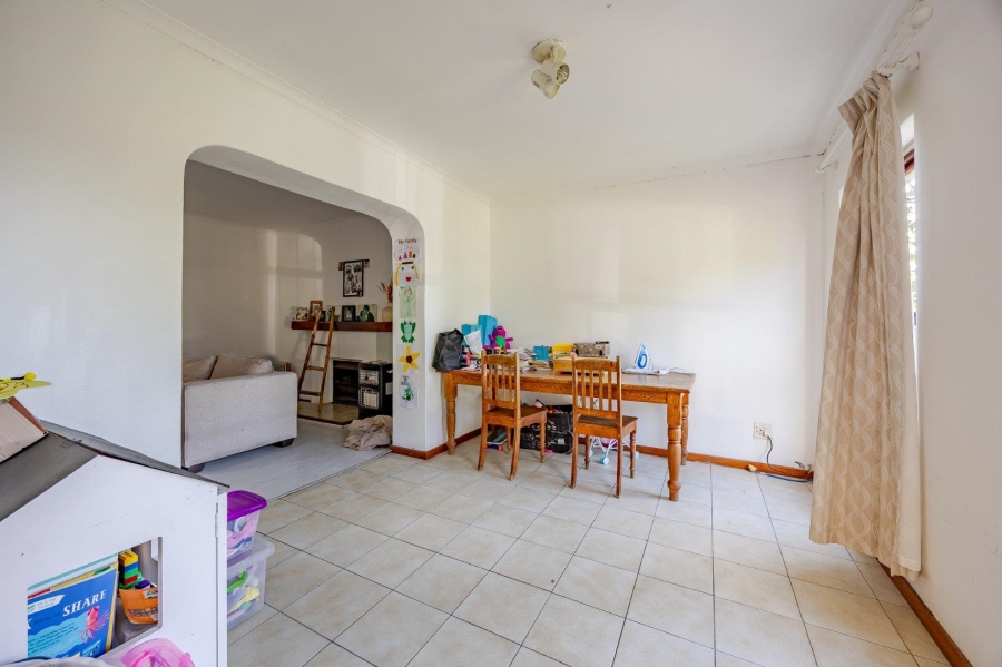 5 Bedroom Property for Sale in Lakeside Western Cape